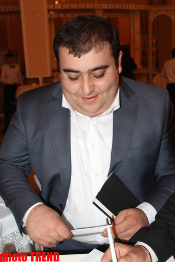 Emil Bədəlov ilin toyunu çaldırdı (FOTO)